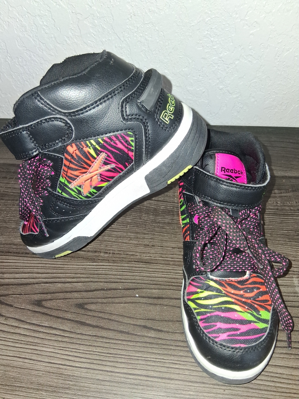 Reebok Girls High Top Sneakers Size 1 Youth Neon Pink Lime Zebra Animal Print